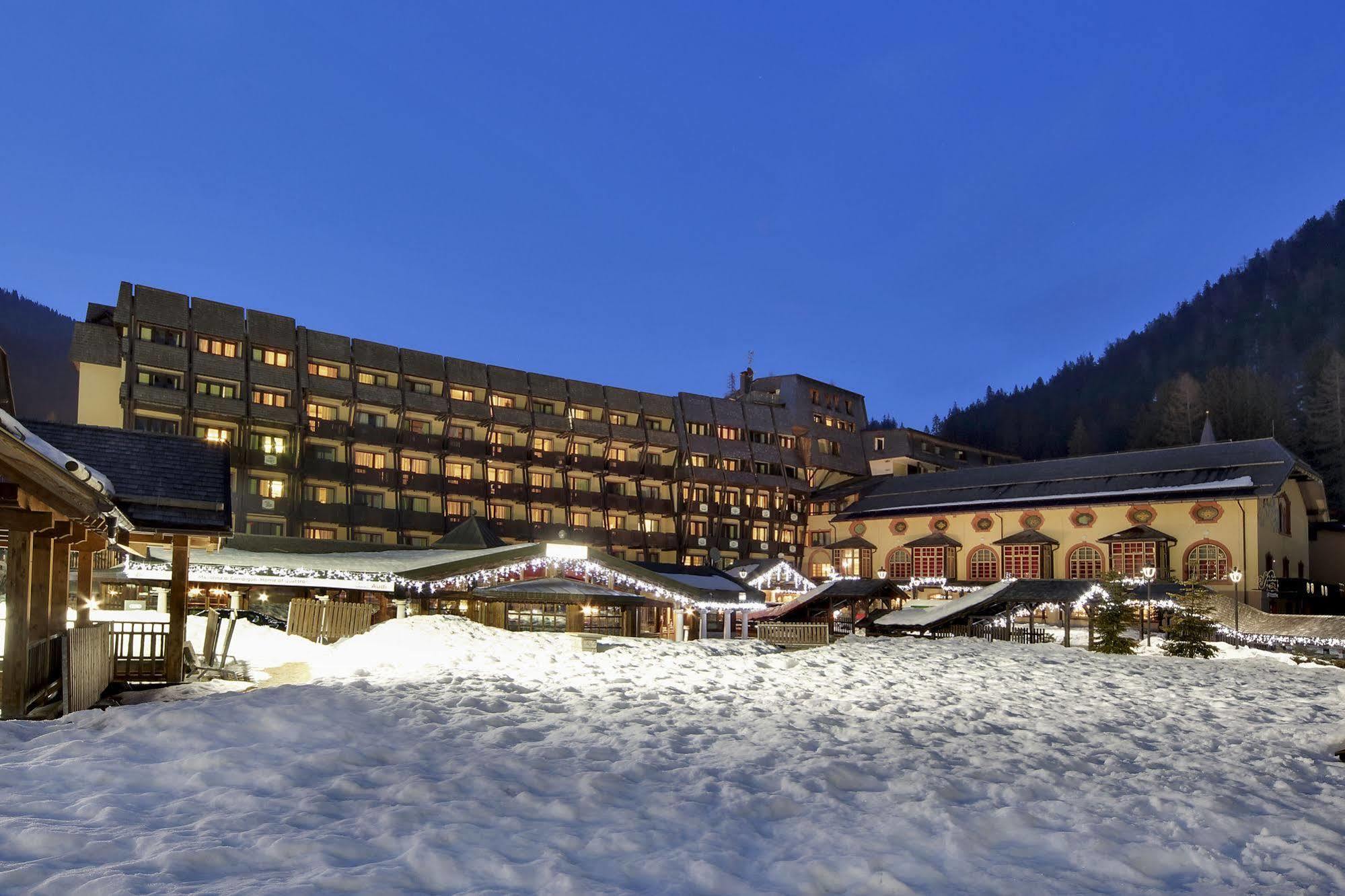 Hotel Club Relais Des Alpes مادونا دي كامبيليو المظهر الخارجي الصورة